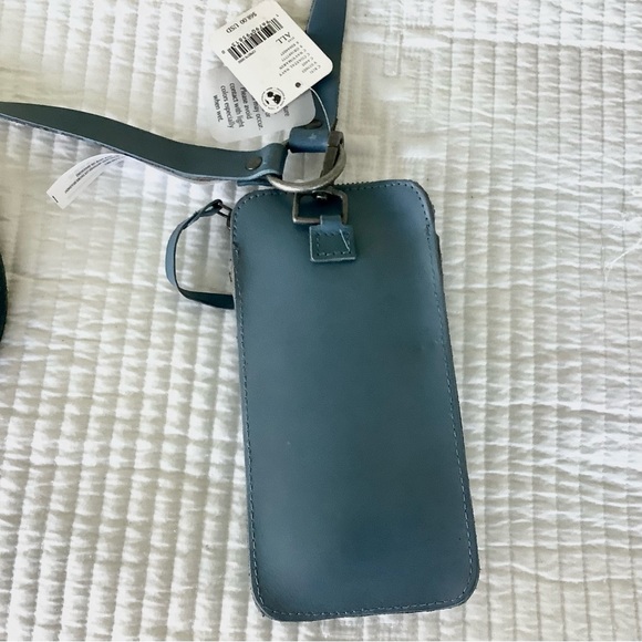 Free People Change Me Up Cross Body Phone Case Bag with Coin Case Blue Leather - Picture 8 of 9